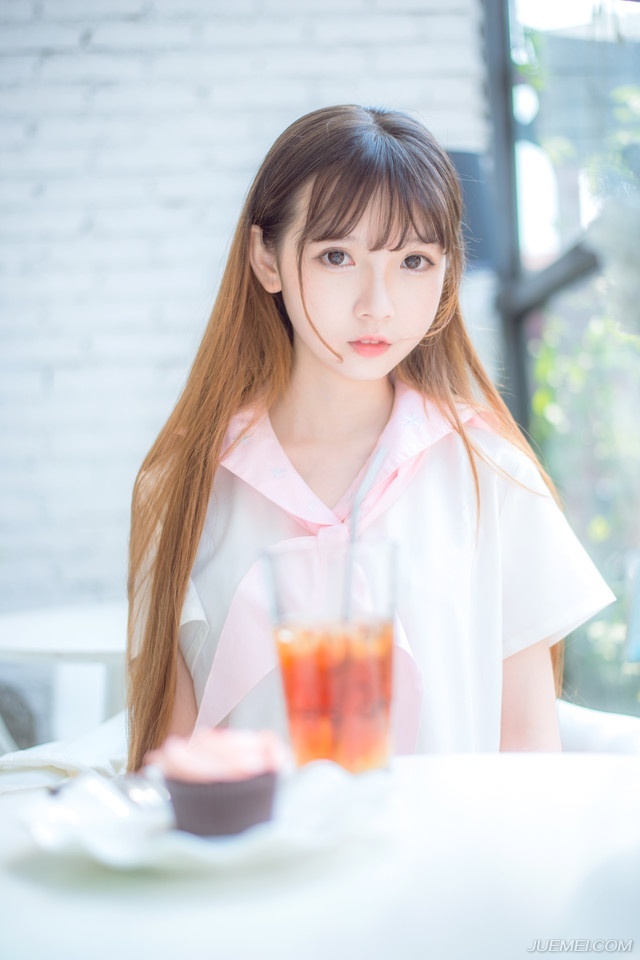 虽然刘璝本身没有错，这件事情里，他也是一个受害者，原本法正也没有追究的意思，但从庞统那里得知刘璝对吕布十分抵触的事情，加上眼下蜀中新定，这个时候，如果刘璝站起来反对或者此时荆州从南边打进来，刘璝在蜀中掌握的人脉可不少，若是此人到时候倒戈，对他们来说，是个大患，如今让他自杀，却也可以省了许多麻烦，而且不必担心因此而惹得军中不满，两全其美。